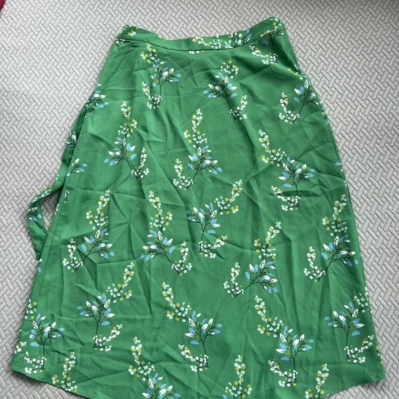 LOFT Green Floral Wrap Skirt - Picture 2 of 3
